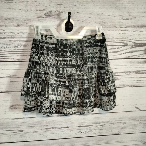 "H&M" woman's skirt  - Picture 1 of 7